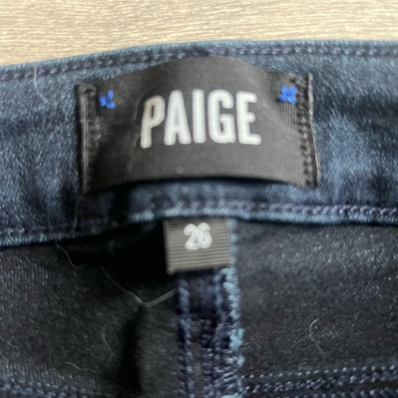 Paige manhattan mid rise luxuriously soft flawless fit slim boot jeans. Size 26 - Picture 9 of 13